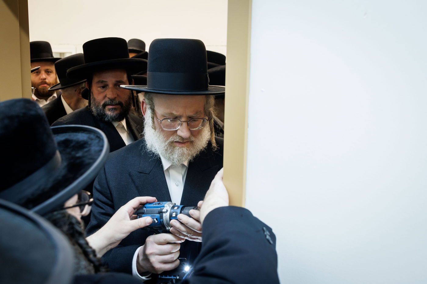 האדמו"ר מסאטמר בביקור במחנה 'רב טוב' בהרי הקאנטרי