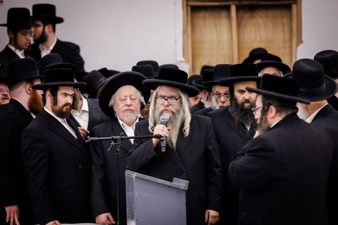 האדמו"ר מסאטמר בביקור במחנה 'רב טוב' בהרי הקאנטרי