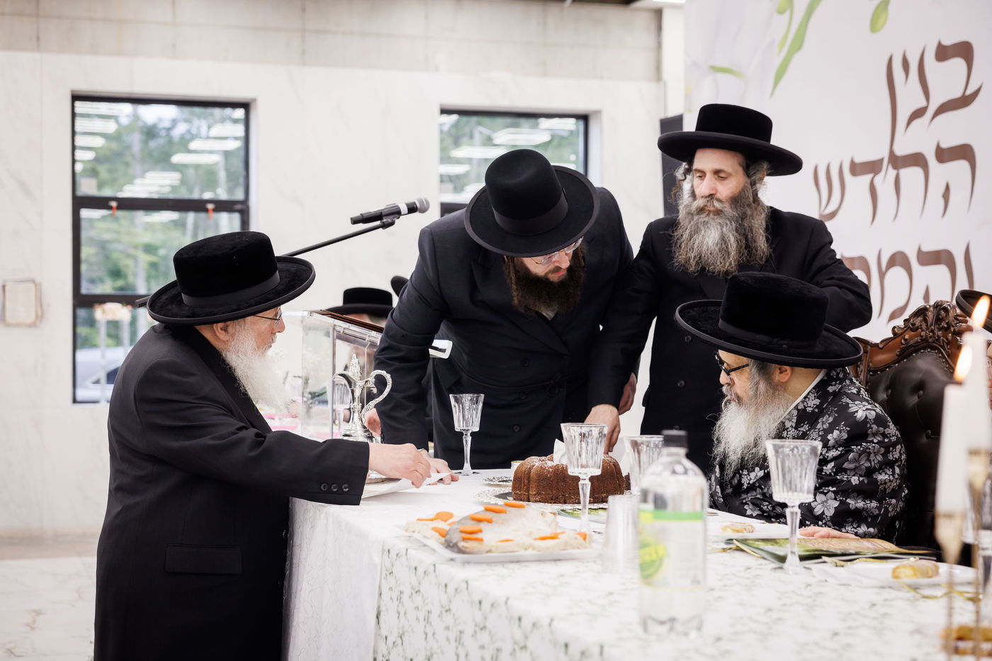 האדמו"ר מסאטמר בביקור במחנה 'רב טוב' בהרי הקאנטרי