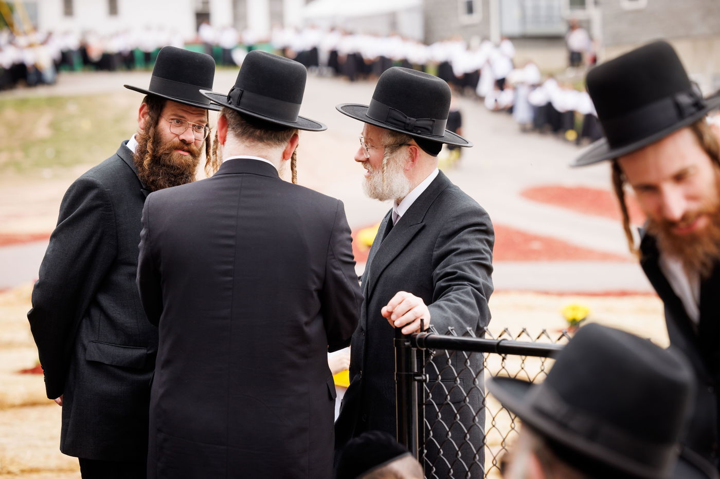 האדמו"ר מסאטמר בביקור במחנה 'רב טוב' בהרי הקאנטרי