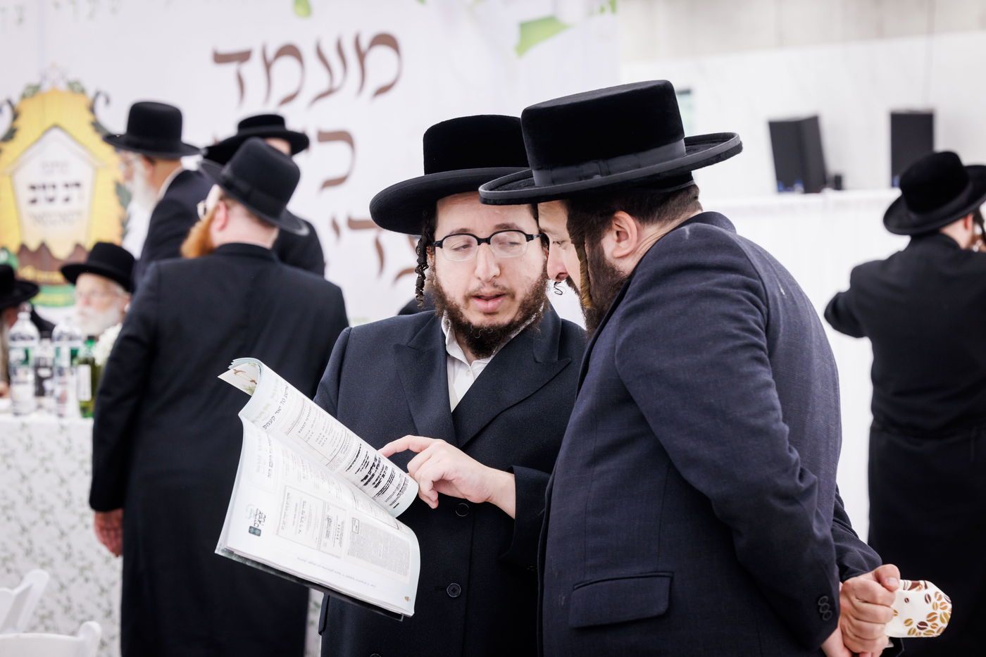 האדמו"ר מסאטמר בביקור במחנה 'רב טוב' בהרי הקאנטרי