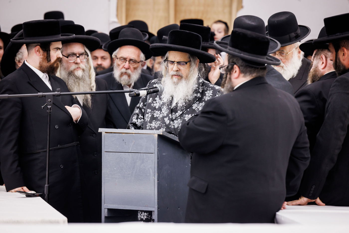 האדמו"ר מסאטמר בביקור במחנה 'רב טוב' בהרי הקאנטרי