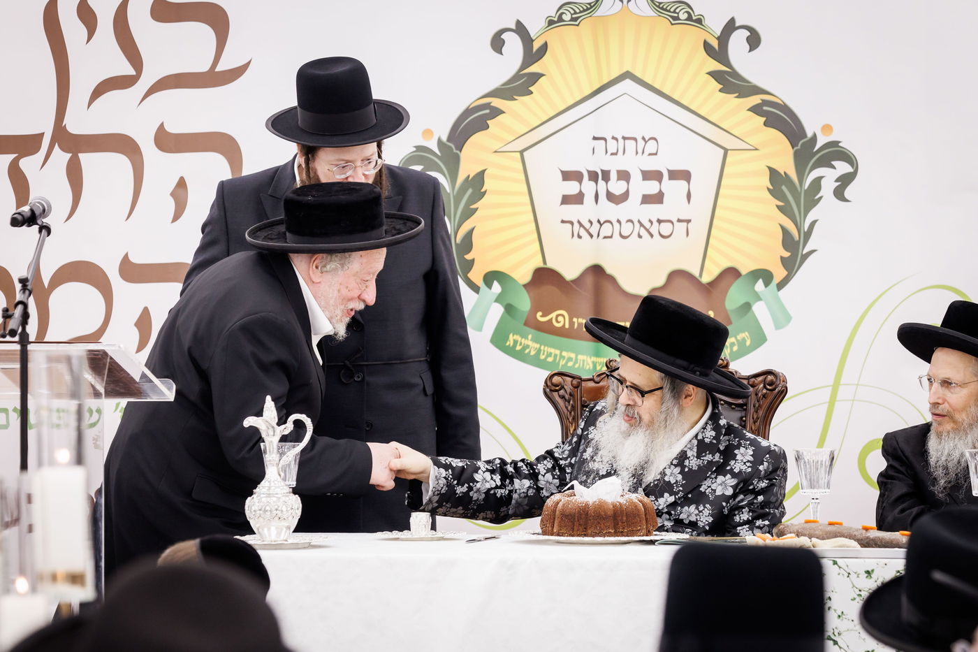 האדמו"ר מסאטמר בביקור במחנה 'רב טוב' בהרי הקאנטרי