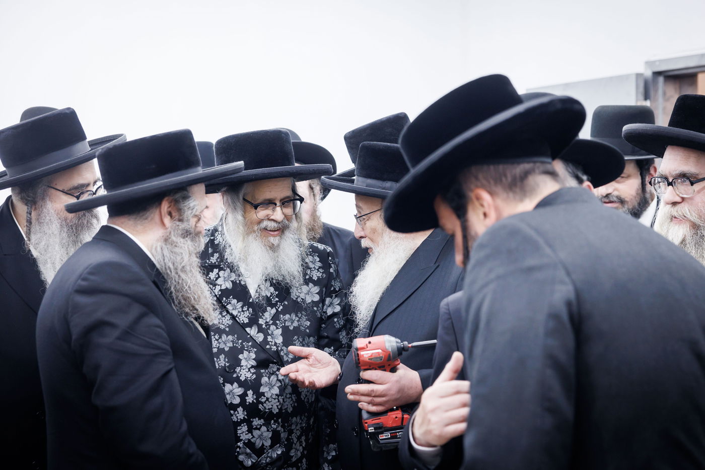 האדמו"ר מסאטמר בביקור במחנה 'רב טוב' בהרי הקאנטרי