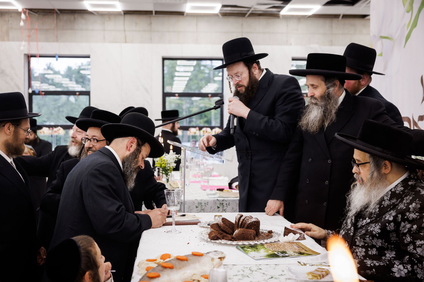 האדמו"ר מסאטמר בביקור במחנה 'רב טוב' בהרי הקאנטרי