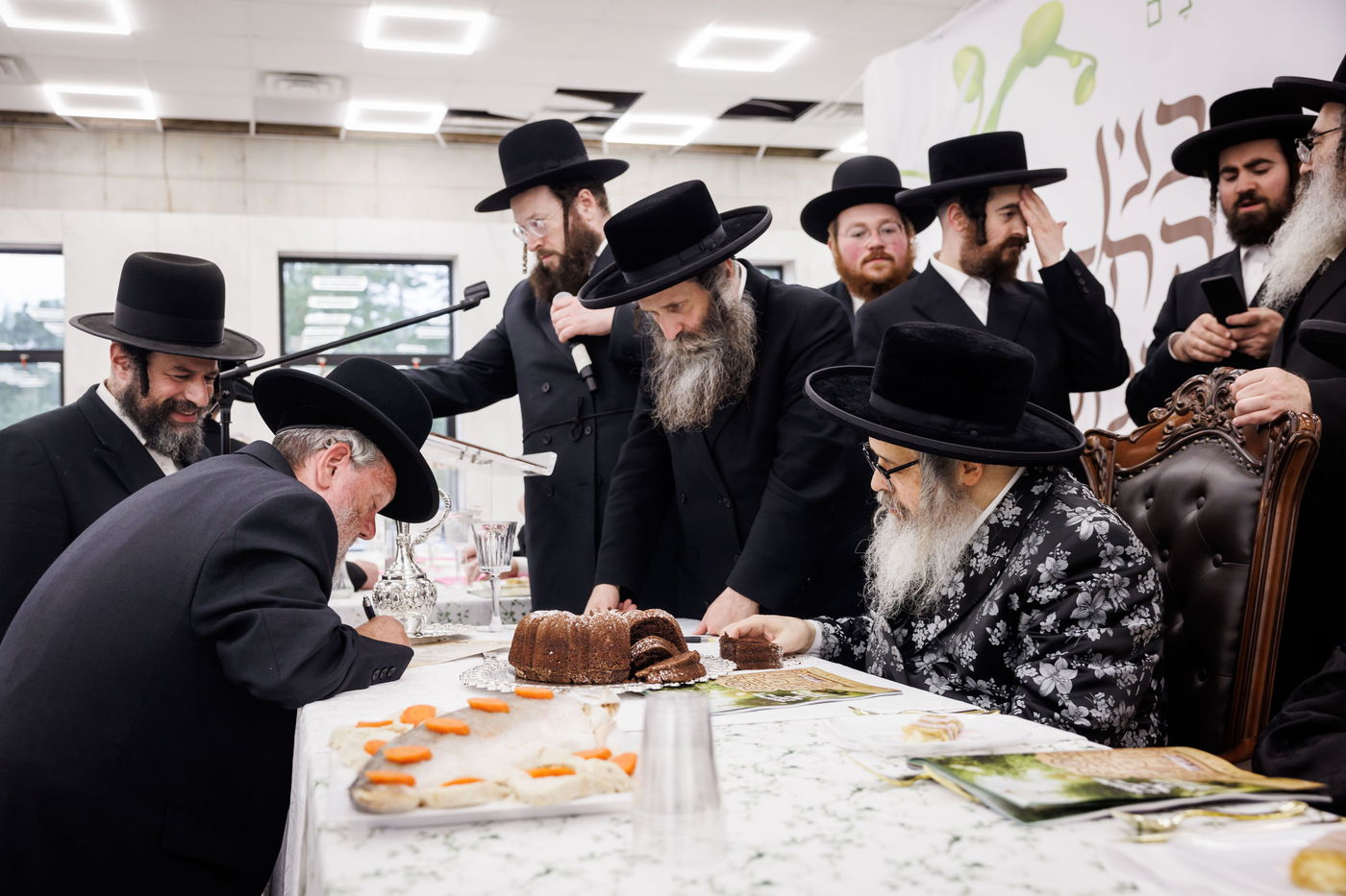 האדמו"ר מסאטמר בביקור במחנה 'רב טוב' בהרי הקאנטרי