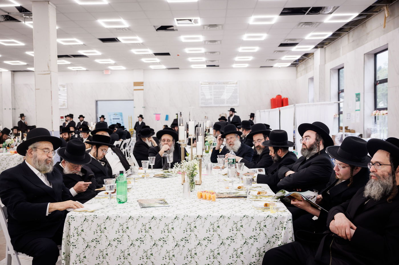 האדמו"ר מסאטמר בביקור במחנה 'רב טוב' בהרי הקאנטרי