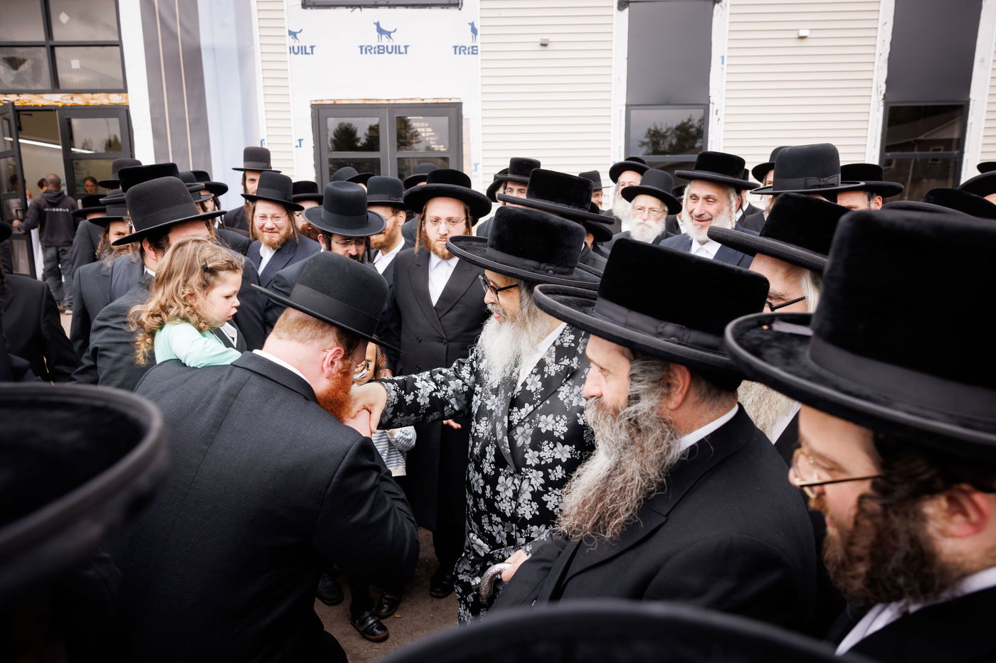 האדמו"ר מסאטמר בביקור במחנה 'רב טוב' בהרי הקאנטרי