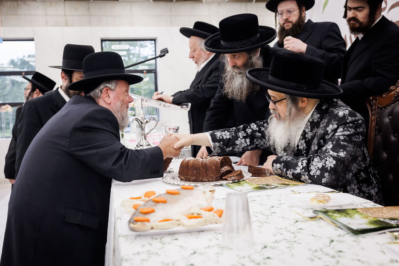 האדמו"ר מסאטמר בביקור במחנה 'רב טוב' בהרי הקאנטרי