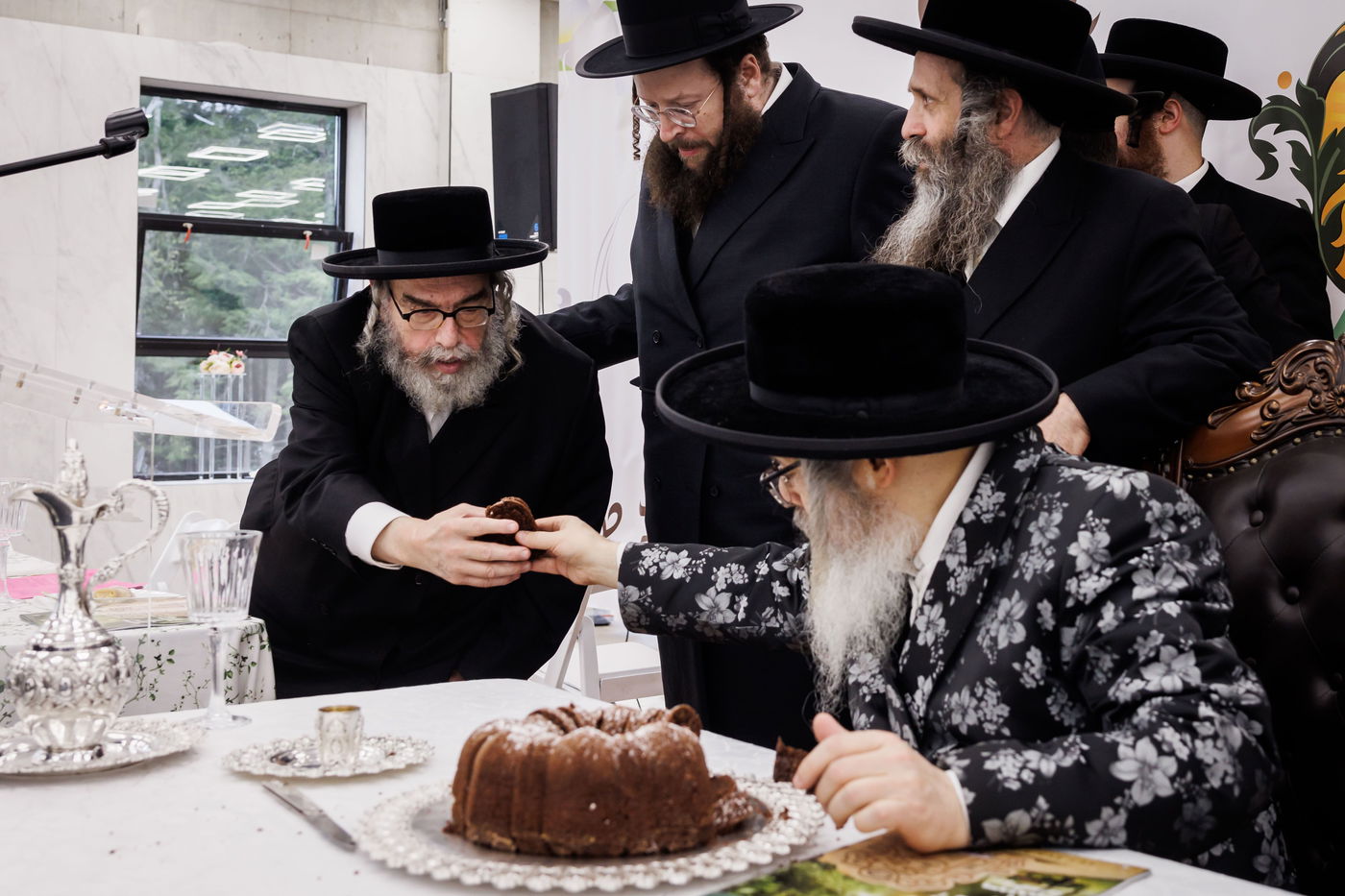 האדמו"ר מסאטמר בביקור במחנה 'רב טוב' בהרי הקאנטרי