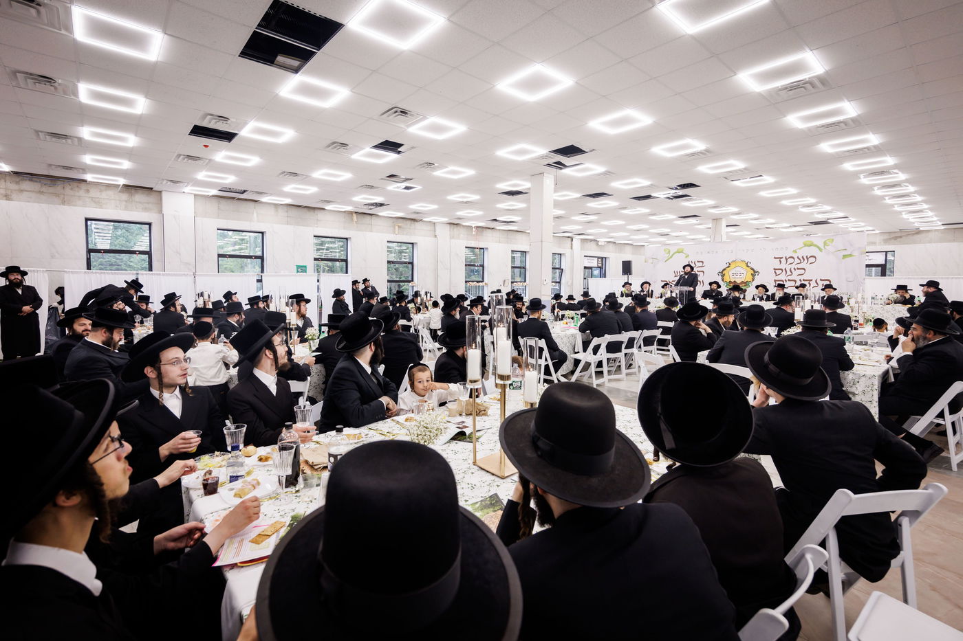 האדמו"ר מסאטמר בביקור במחנה 'רב טוב' בהרי הקאנטרי