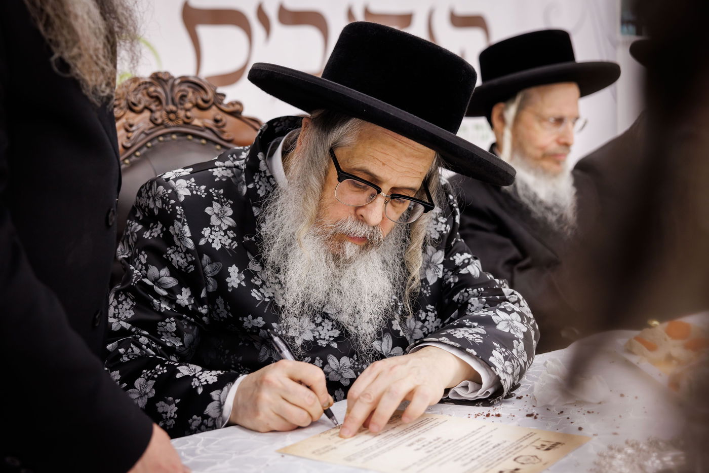 האדמו"ר מסאטמר בביקור במחנה 'רב טוב' בהרי הקאנטרי