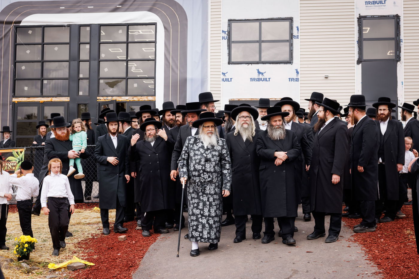 האדמו"ר מסאטמר בביקור במחנה 'רב טוב' בהרי הקאנטרי