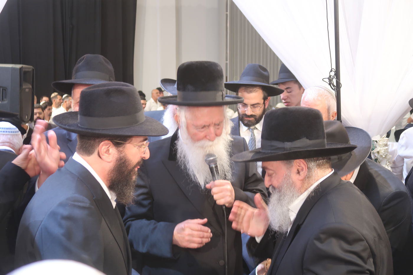 שמחת נישואי נכדתם של האדמו"ר רבי יקותיאל אבוחצירא והגה"צ יוסף טולידנו