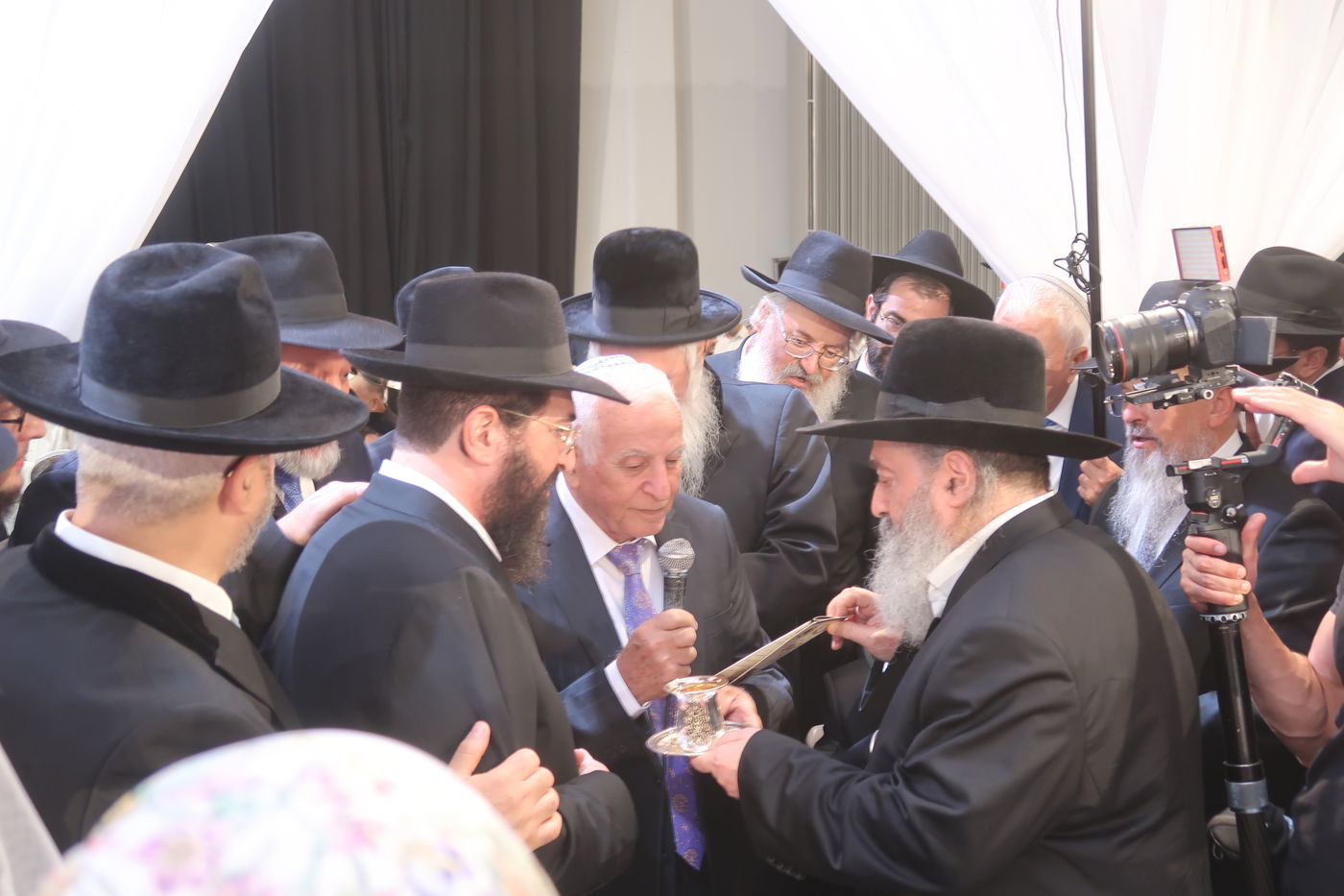 שמחת נישואי נכדתם של האדמו"ר רבי יקותיאל אבוחצירא והגה"צ יוסף טולידנו