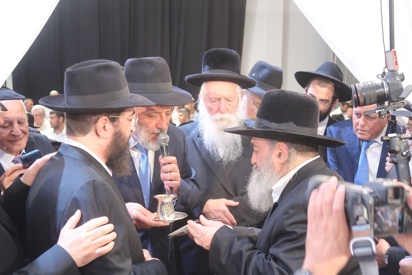 שמחת נישואי נכדתם של האדמו"ר רבי יקותיאל אבוחצירא והגה"צ יוסף טולידנו