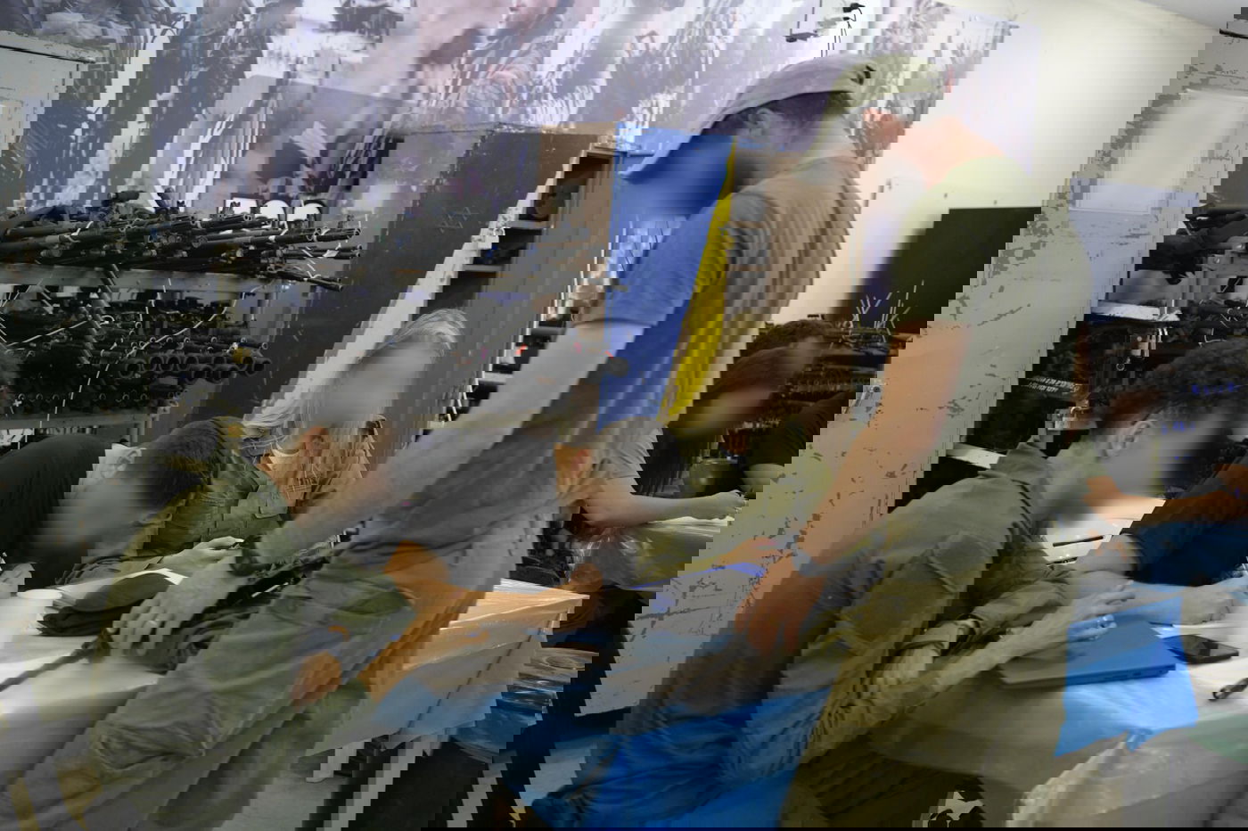 חלוקת ציוד ללוחמי המילואים לפני כניסתם לרצועת עזה