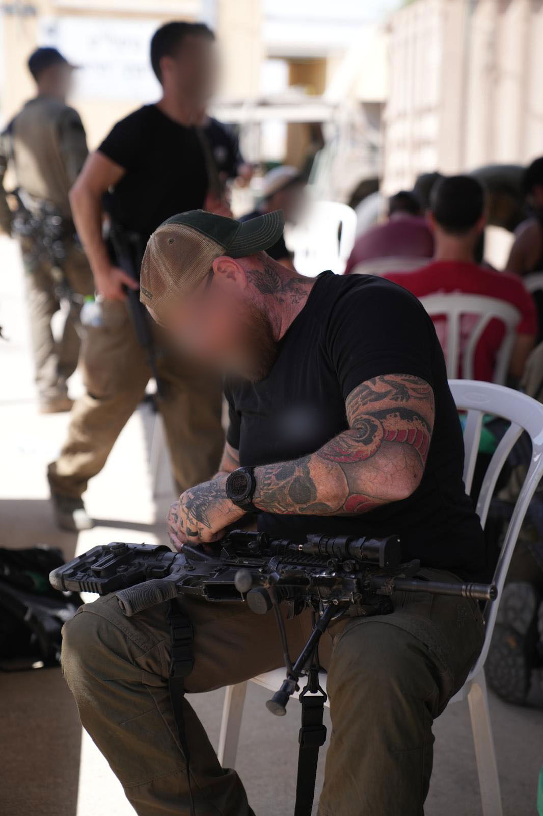 חלוקת ציוד ללוחמי המילואים לפני כניסתם לרצועת עזה