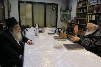 ביקור חולים אצל ה'שושנת יעקב' הגאון רבי יעקב הלוי גרנדש