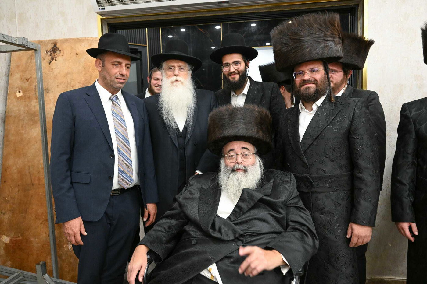 הכנסת ספר התורה ע"י עסקן חסידות ברסלב הרב דוקי גרינוולד