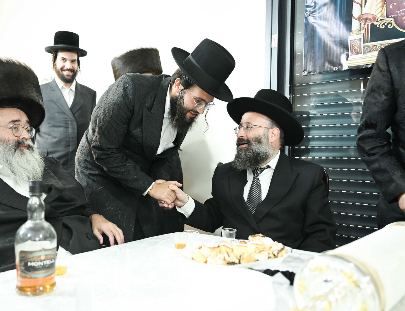 הכנסת ספר התורה ע"י עסקן חסידות ברסלב הרב דוקי גרינוולד