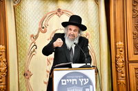 הגאון רבי דוד כהן בשעור בישיבה חסידית