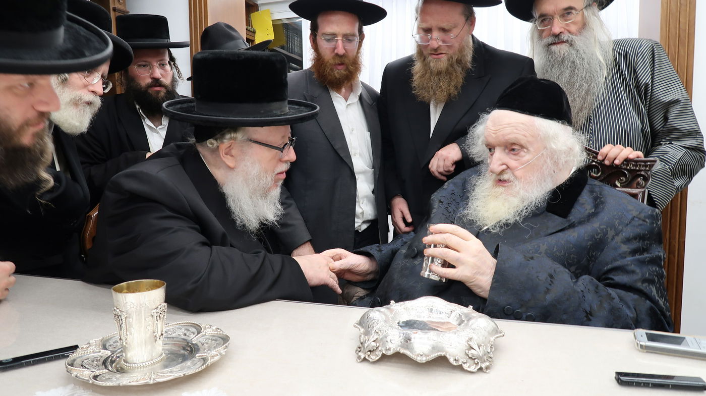 האדמו"ר מבוהוש בביקור אצל הגר"מ שטרנבוך