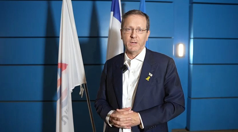 הנשיא הרצוג אחרי שיגור הלווין