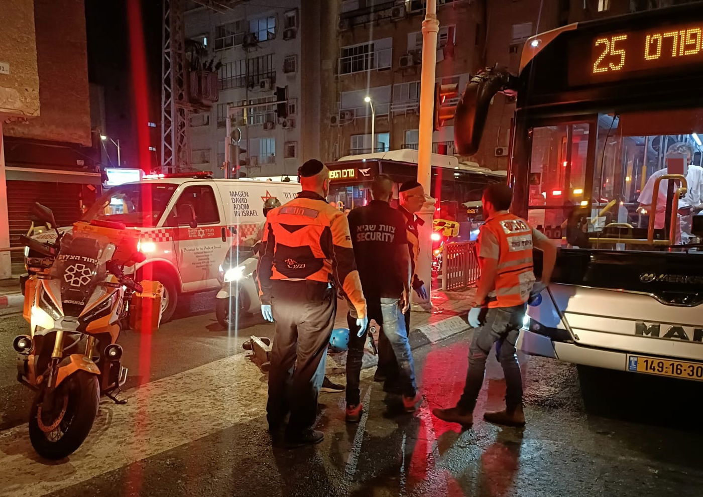 תאונה נוראה וקטלנית: בן 80 נדרס מאוטובוס ונהרג