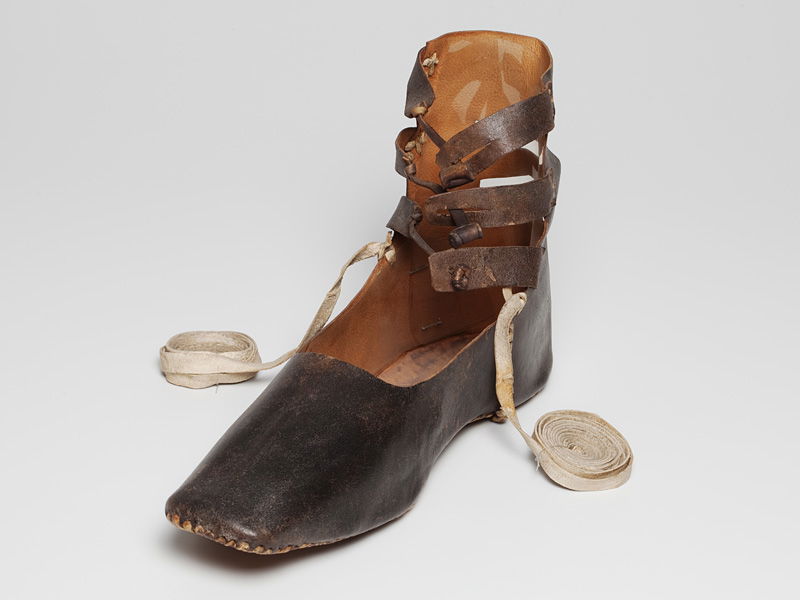 נעל חליצה מהמאה ה-19, המוזיאון היהודי של שוויץ.