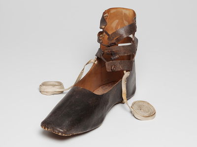 נעל חליצה מהמאה ה-19, המוזיאון היהודי של שוויץ.