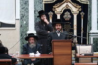 האדמו"ר מקרעטשניף כפר אתא מספיד בעצרת התעוררות ככלות השבעה על האדמו"ר מקרעטשניף סיגעט זצ"ל