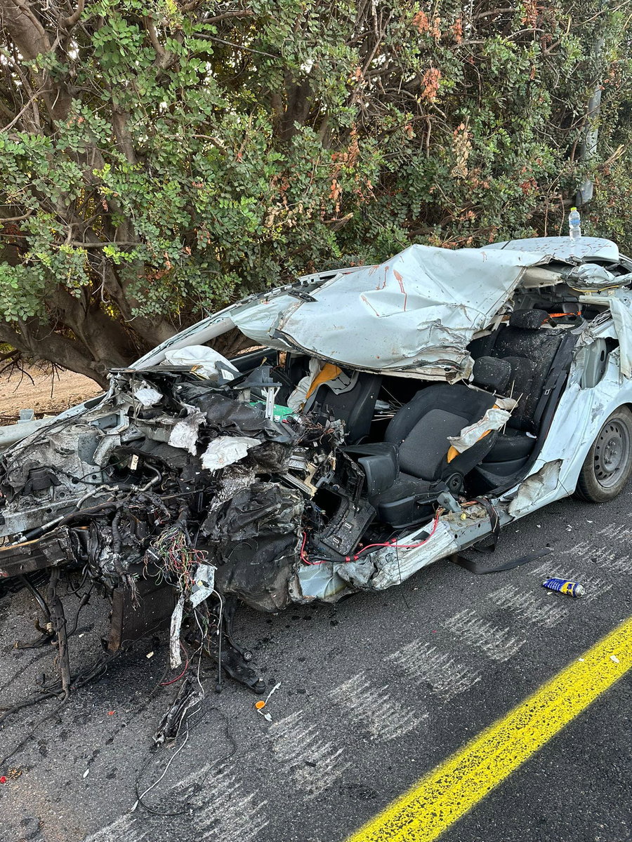 "מדובר בתאונת דרכים קשה מאוד": הרוג בהתרסקות מכונית מפגיעת משאית