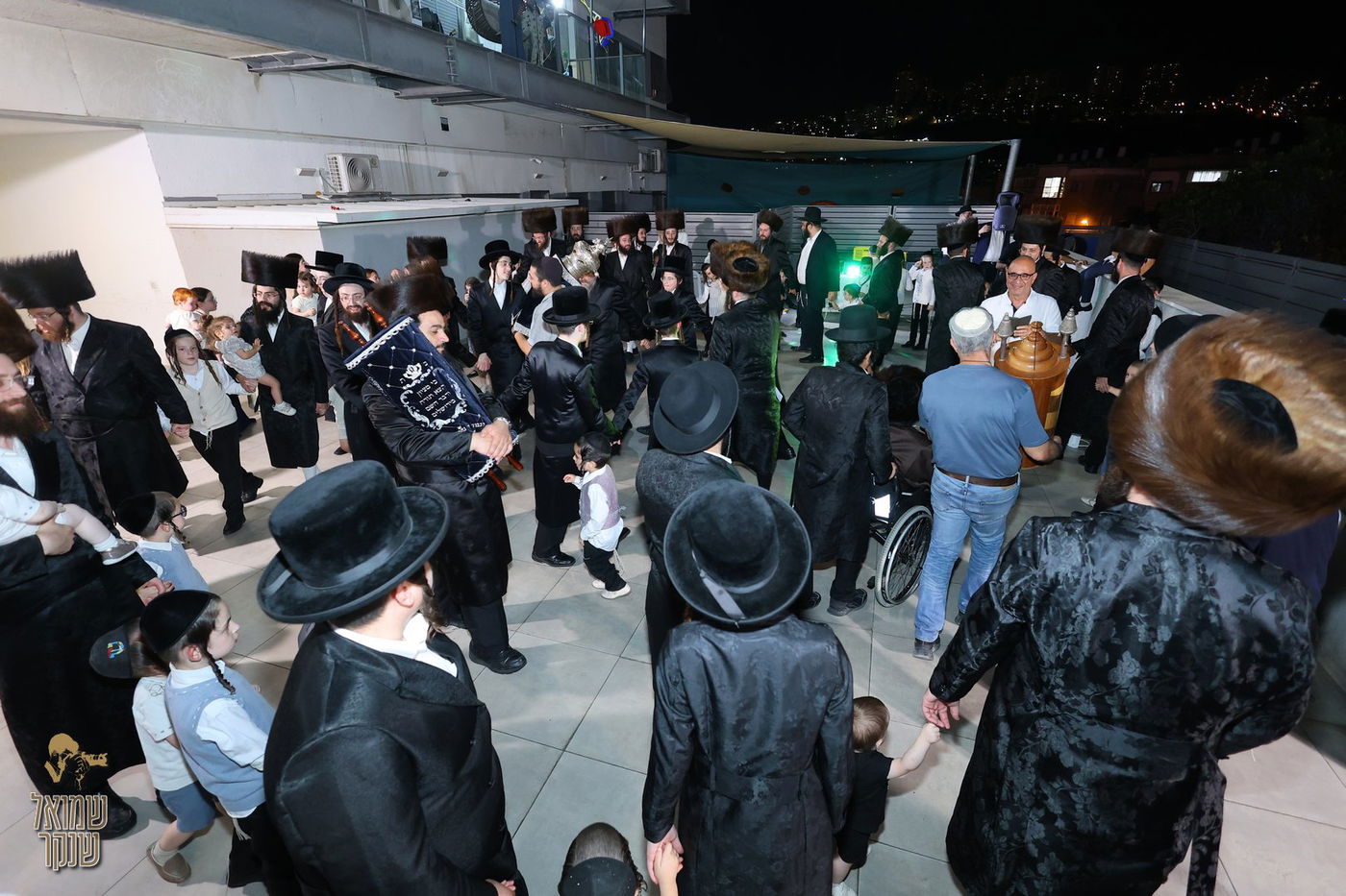 הכנסת ס"ת עתיק לביהכ"נ 'נץ החמה' בחיפה