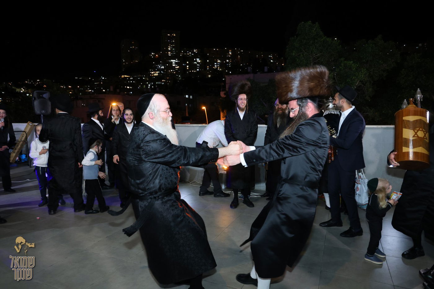 הכנסת ס"ת עתיק לביהכ"נ 'נץ החמה' בחיפה