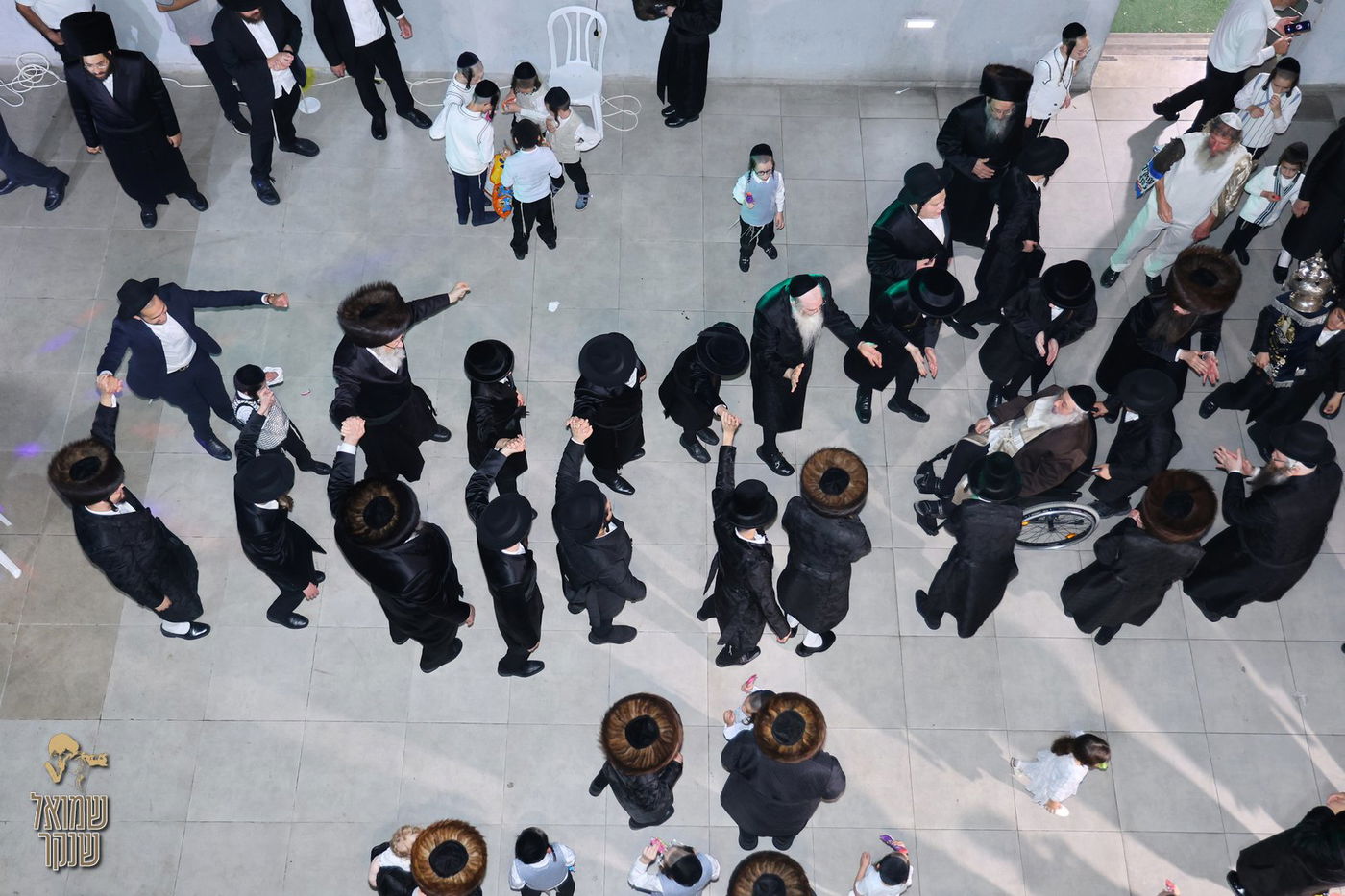 הכנסת ס"ת עתיק לביהכ"נ 'נץ החמה' בחיפה