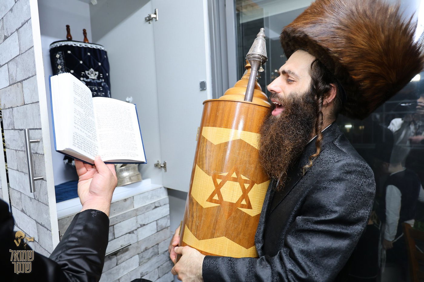 הכנסת ס"ת עתיק לביהכ"נ 'נץ החמה' בחיפה