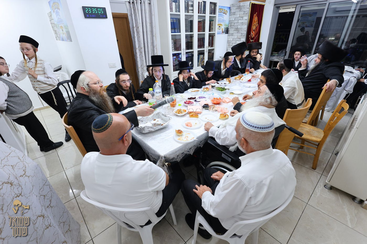 הכנסת ס"ת עתיק לביהכ"נ 'נץ החמה' בחיפה