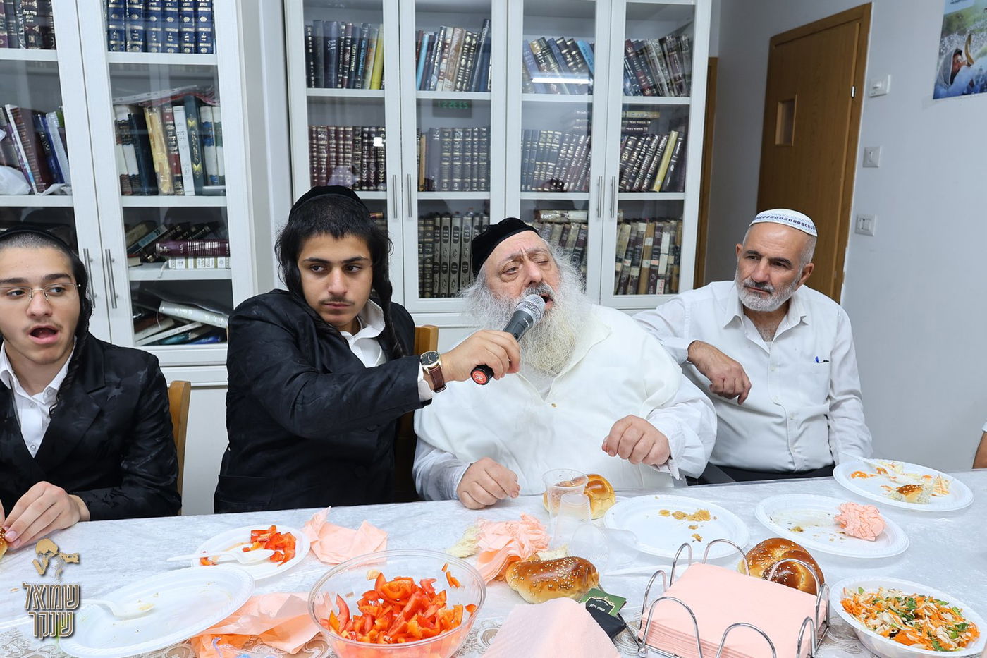 הכנסת ס"ת עתיק לביהכ"נ 'נץ החמה' בחיפה