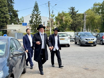 הגר"ק בר בביקור בישיבת 'תומכי תמימים ליובאוויטש' בקריות