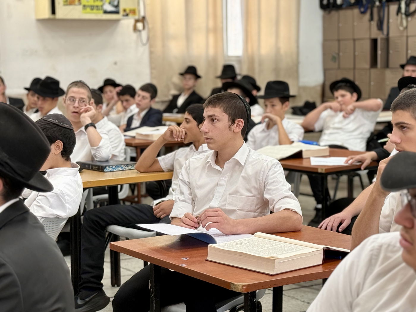 הגר"ק בר בביקור בישיבת 'תומכי תמימים ליובאוויטש' בקריות