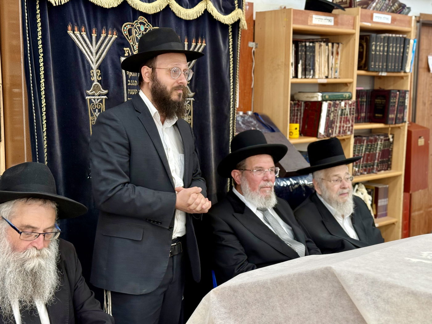 הגר"ק בר בביקור בישיבת 'תומכי תמימים ליובאוויטש' בקריות