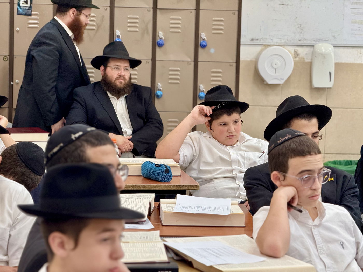 הגר"ק בר בביקור בישיבת 'תומכי תמימים ליובאוויטש' בקריות