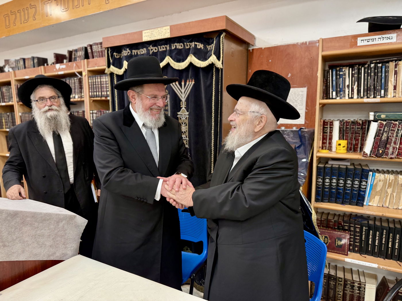 הגר"ק בר בביקור בישיבת 'תומכי תמימים ליובאוויטש' בקריות