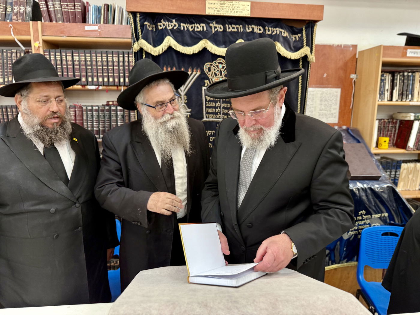 הגר"ק בר בביקור בישיבת 'תומכי תמימים ליובאוויטש' בקריות