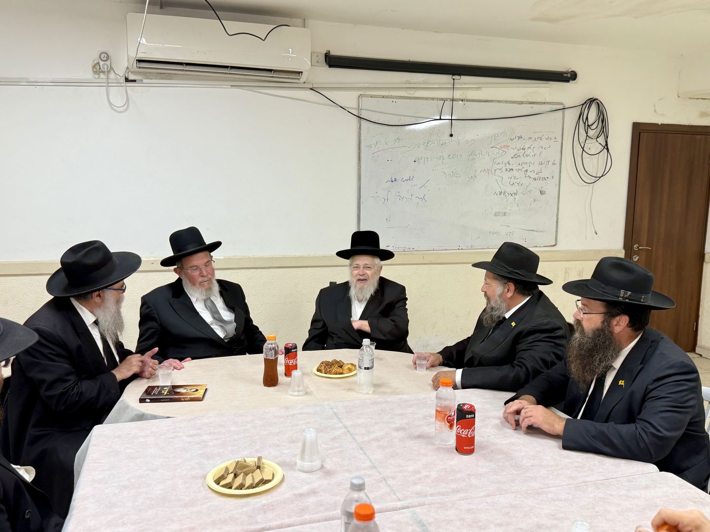 הגר"ק בר בביקור בישיבת 'תומכי תמימים ליובאוויטש' בקריות