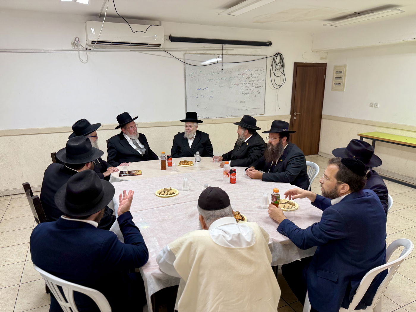 הגר"ק בר בביקור בישיבת 'תומכי תמימים ליובאוויטש' בקריות