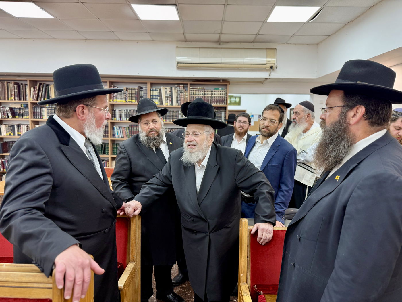 הגר"ק בר בביקור בישיבת 'תומכי תמימים ליובאוויטש' בקריות