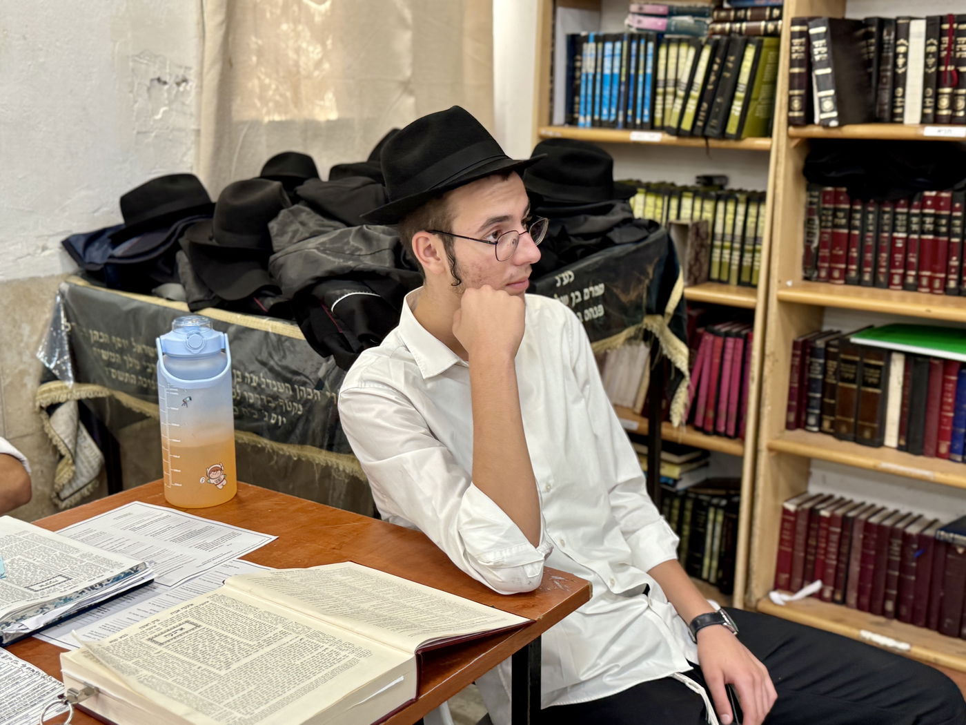 הגר"ק בר בביקור בישיבת 'תומכי תמימים ליובאוויטש' בקריות