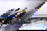 רבה של אנטוורפן הגר"פ פדווא בביקור במפעלים שבכשרות בד"ץ חוג חת"ס פ"ת